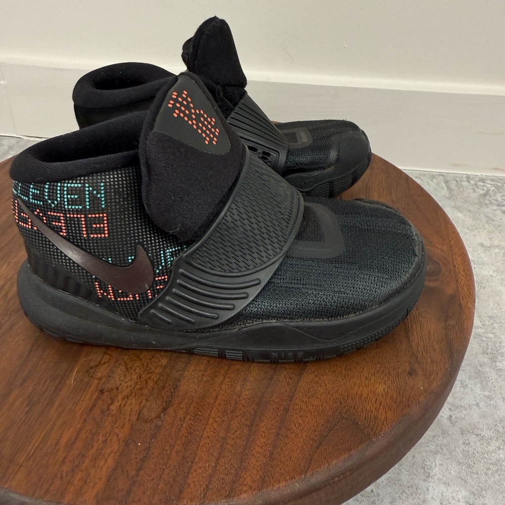 Nike Kyrie 6 'Shot Clock' toddler basketball sneaker in a black 9C